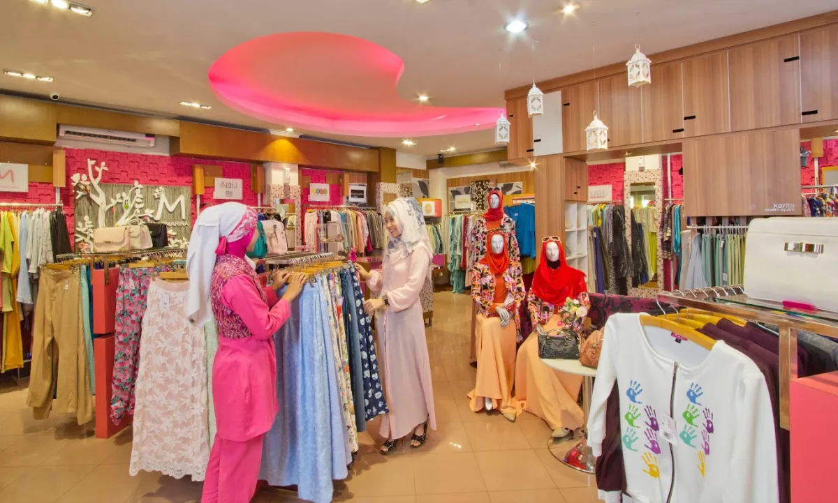 Aisha Busana: Menyambut Lebaran dengan Gaya Tradisional di Jalan Sudirman